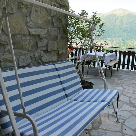 Agriturismo Madonna Dei Ceppi Lezzeno Extérieur photo