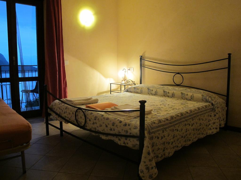 Agriturismo Madonna Dei Ceppi Lezzeno Extérieur photo