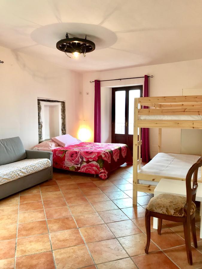 Agriturismo Madonna Dei Ceppi Lezzeno Extérieur photo